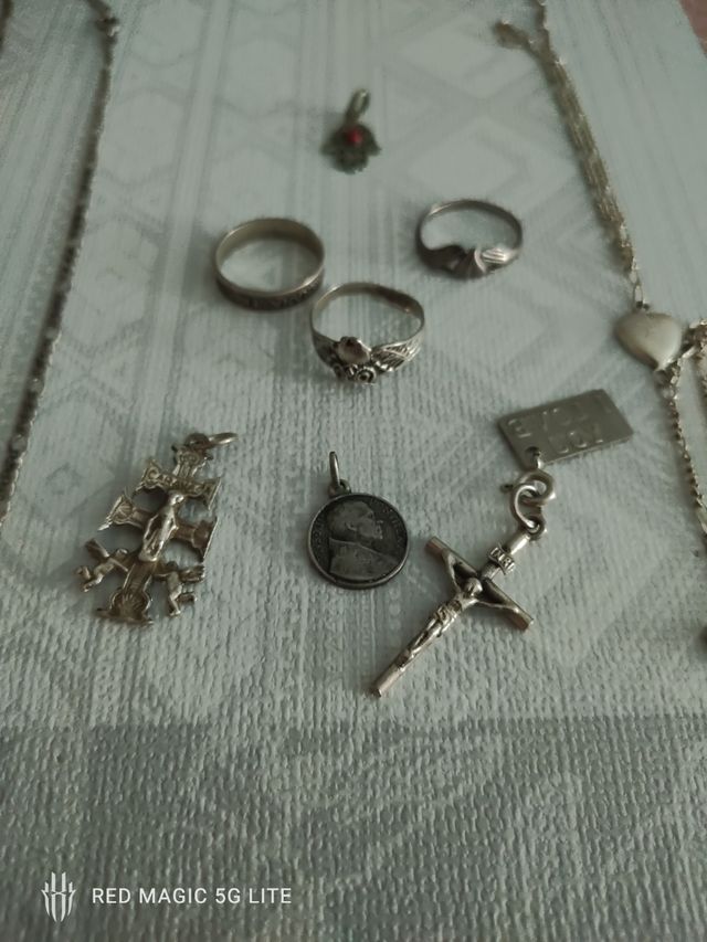 Plata antigua: anillos, colgantes y cadena