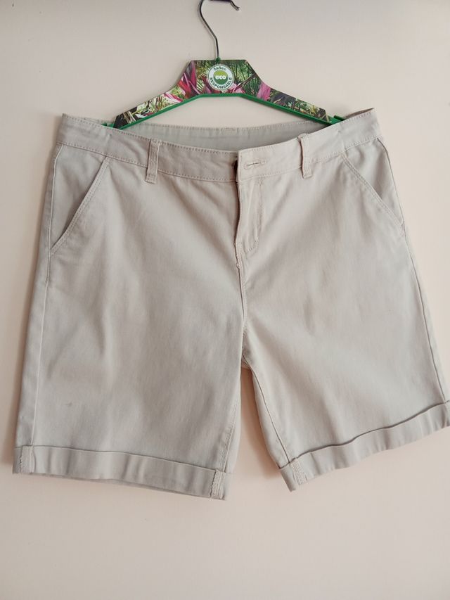 Shorts beige mujer