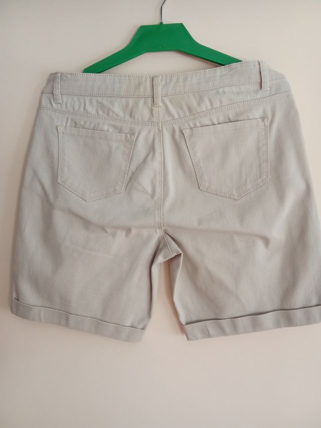 Shorts beige mujer