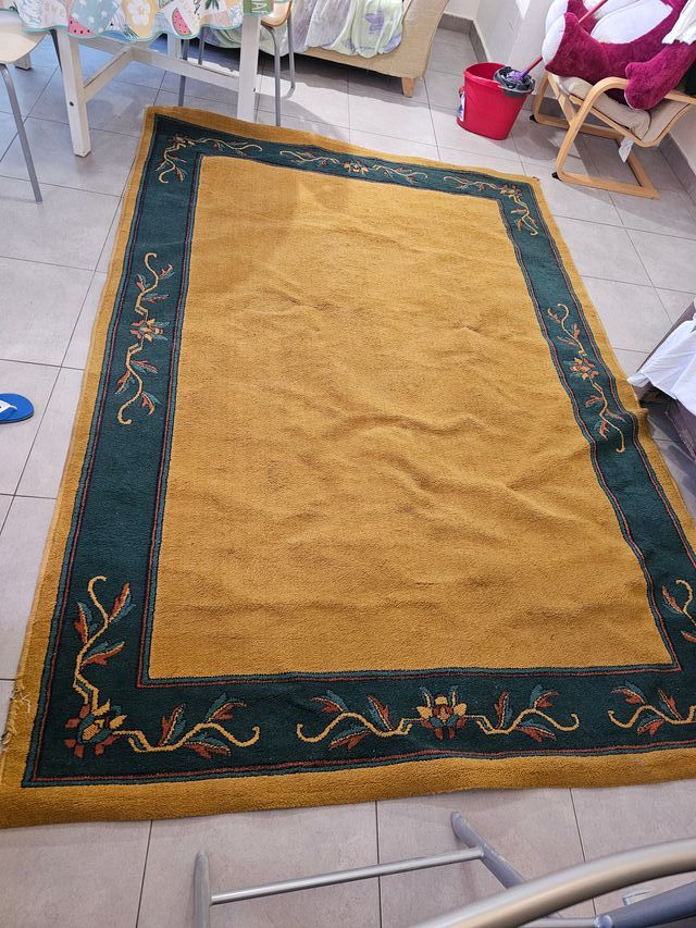 Alfombra de lana beige y verde