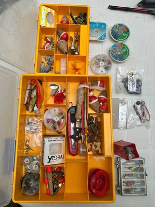 Cañas y equipo pesca.