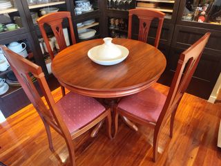 Conjunto de mesa ovalada y 4 sillas en GIJÓN