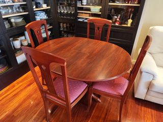 Conjunto de mesa ovalada y 4 sillas en GIJÓN