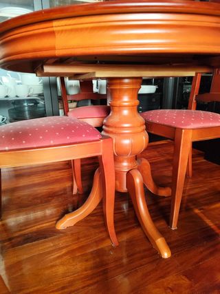 Conjunto de mesa ovalada y 4 sillas en GIJÓN