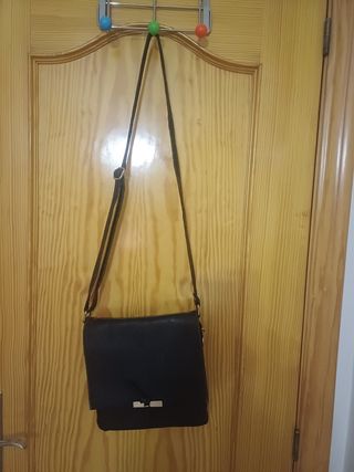 Bolso negro seminuevo