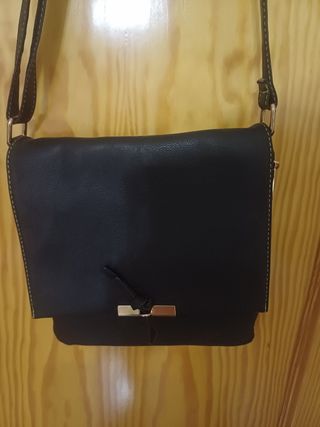 Bolso negro seminuevo