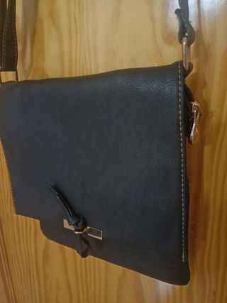 Bolso negro seminuevo