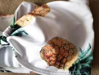 Bikini top blanco con estampado piña