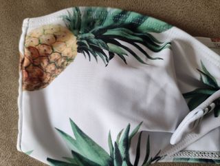 Bikini top blanco con estampado piña