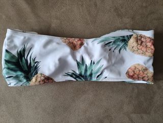 Bikini top blanco con estampado piña