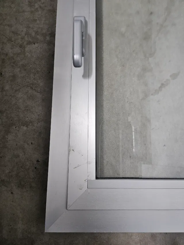 Ventana abatible con Mosquitera 