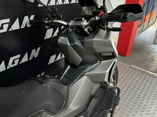 Honda X-ADV 750 Gris - Moto Scooter