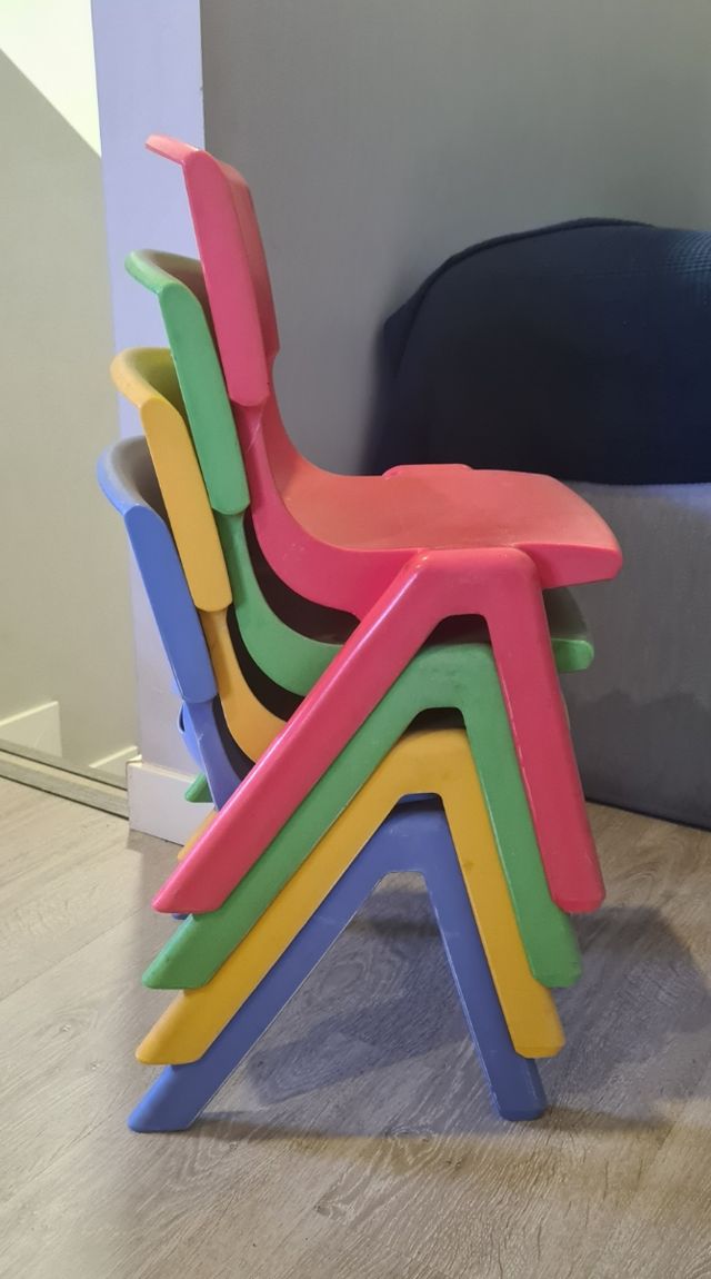 Lote 4 Sillas infantiles de colegio.