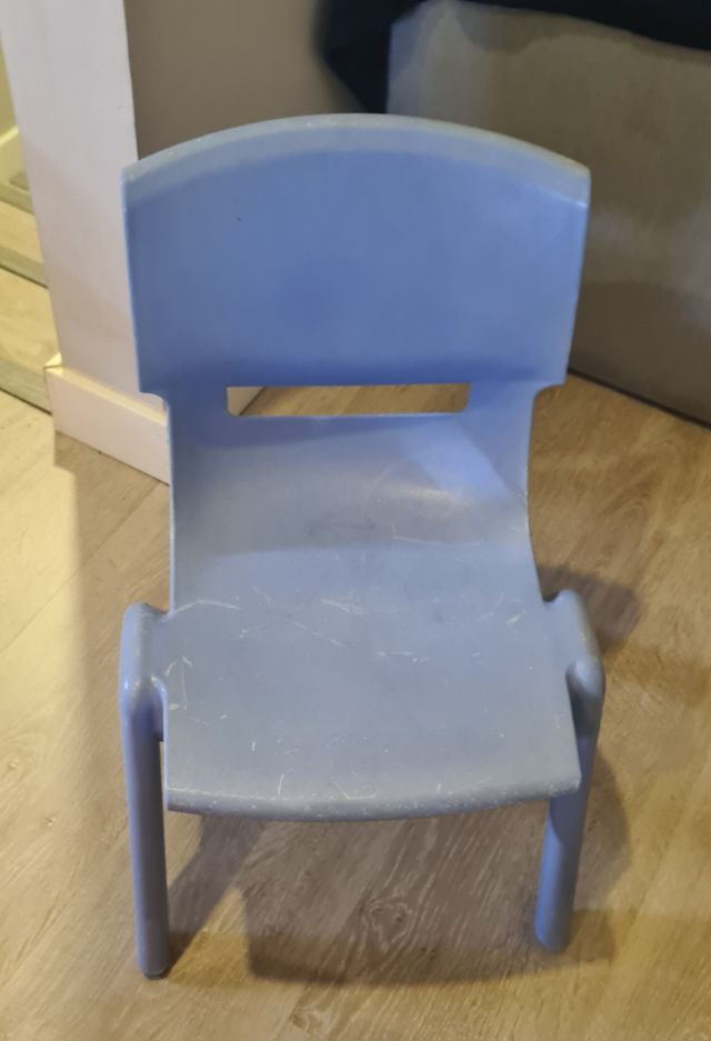 Lote 4 Sillas infantiles de colegio.