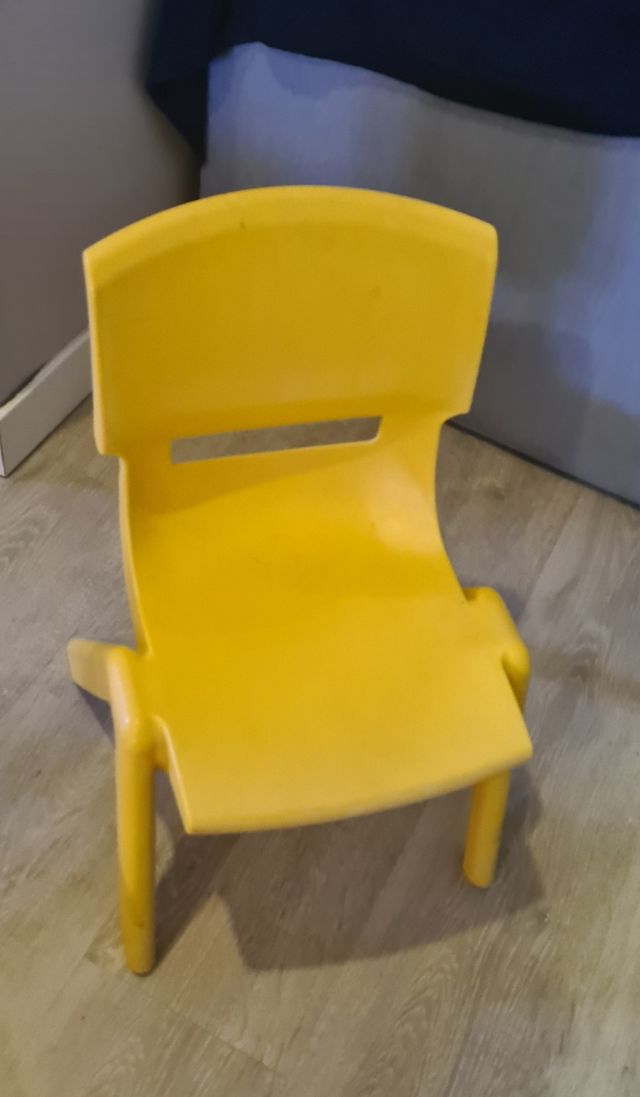Lote 4 Sillas infantiles de colegio.