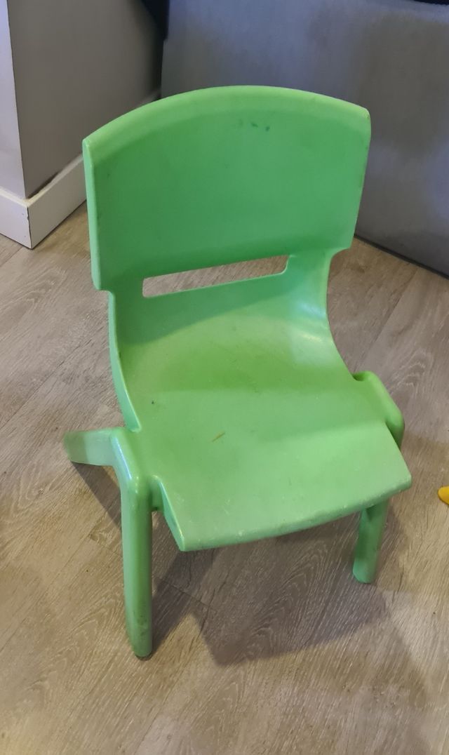 Lote 4 Sillas infantiles de colegio.
