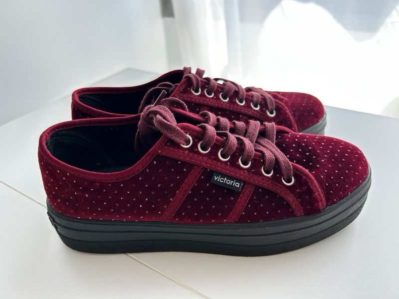 Zapatillas Victoria terciopelo rojas de segunda mano por 28 EUR en