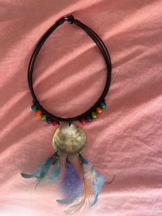 Collar boho multicolor con plumas