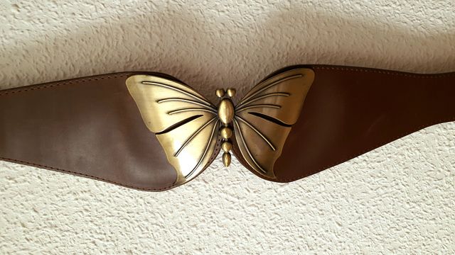 Cinturón marrón polipiel - Mariposa dorada