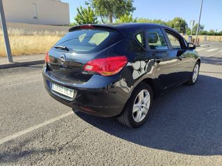 Opel Astra 2012