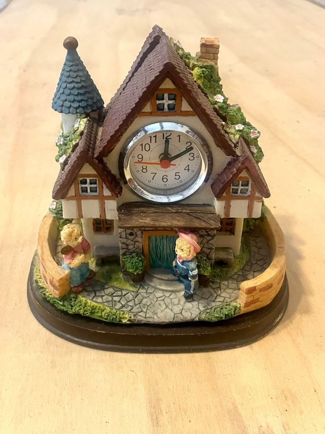 Orologio sveglia casetta vintage in resina orsi