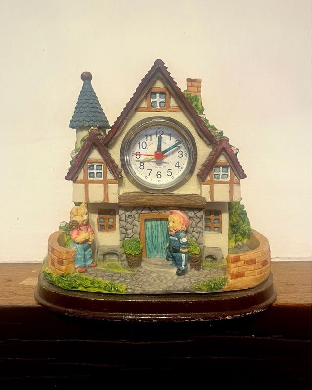 Orologio sveglia casetta vintage in resina orsi