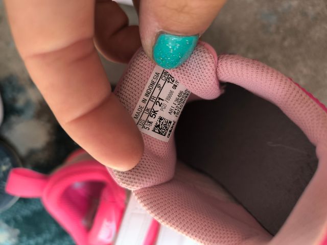 Zapatillas bebé Nike y Adidas talla 21