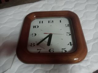 Orologio da parete in legno