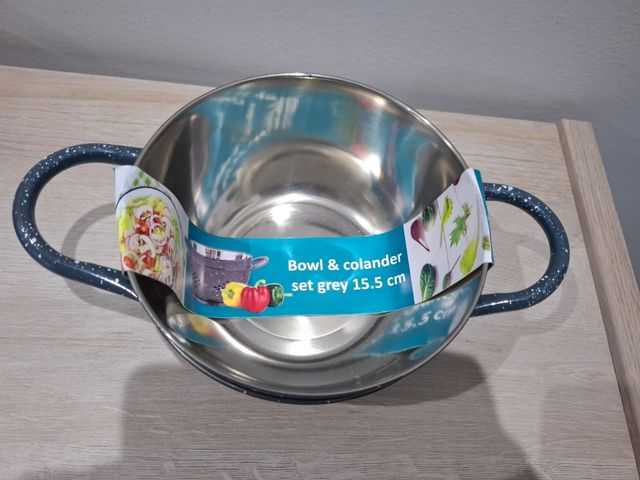 Cuenco y  escurridor metal nuevo