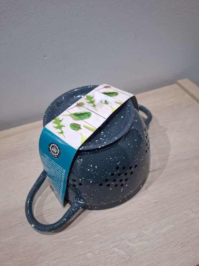 Cuenco y  escurridor metal nuevo