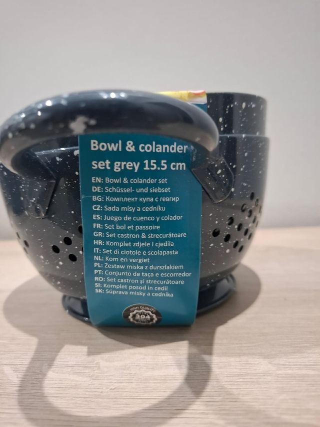 Cuenco y  escurridor metal nuevo