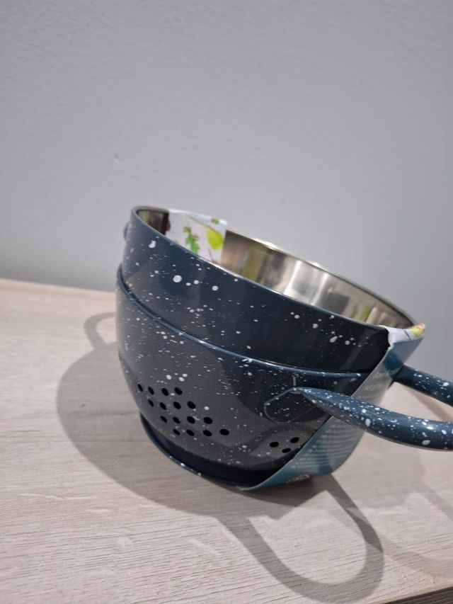 Cuenco y  escurridor metal nuevo
