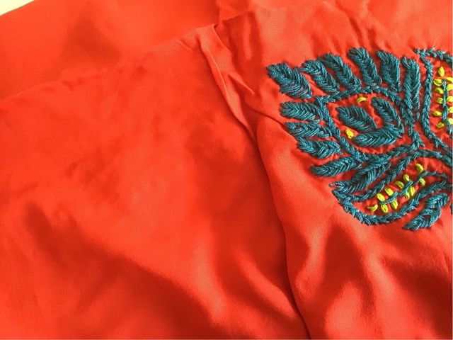 Vestido rojo XXL bordado - 44