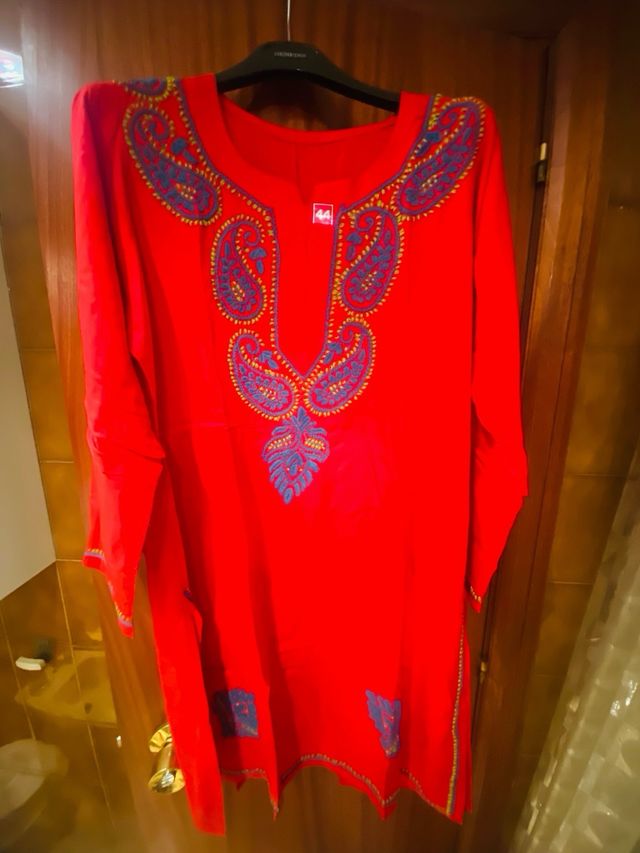 Vestido rojo XXL bordado - 44