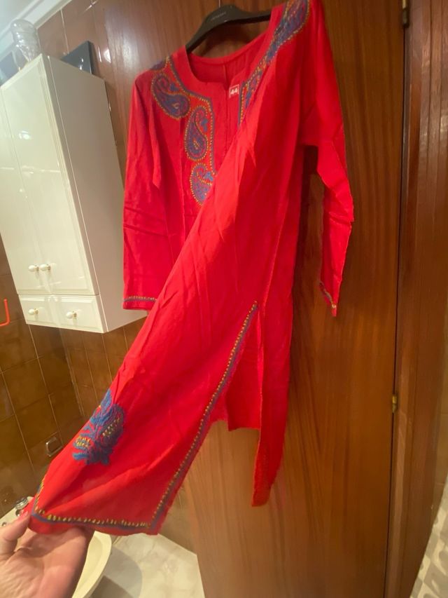Vestido rojo XXL bordado - 44