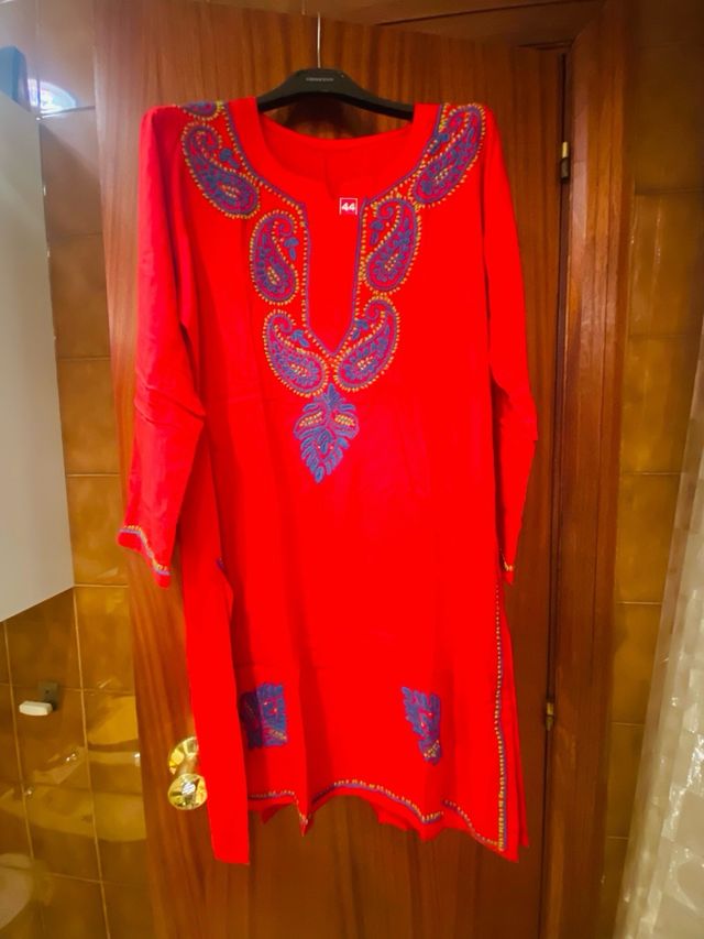 Vestido rojo XXL bordado - 44