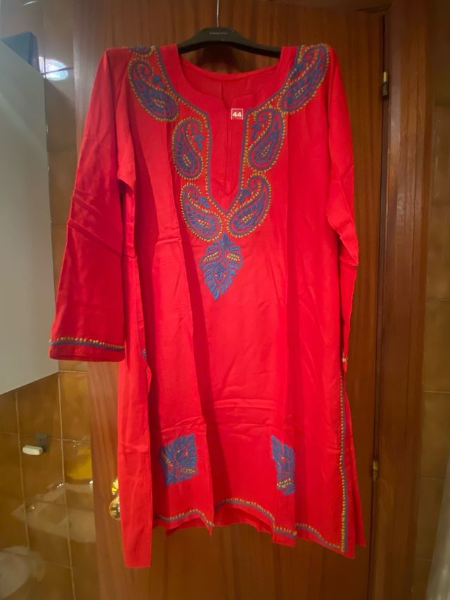 Vestido rojo XXL bordado - 44