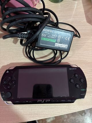 PSP Sony - Negra con cargador