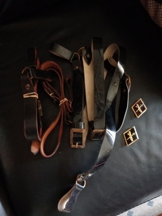 Correajes Guardia Civil Vintage y rombos emblemas.