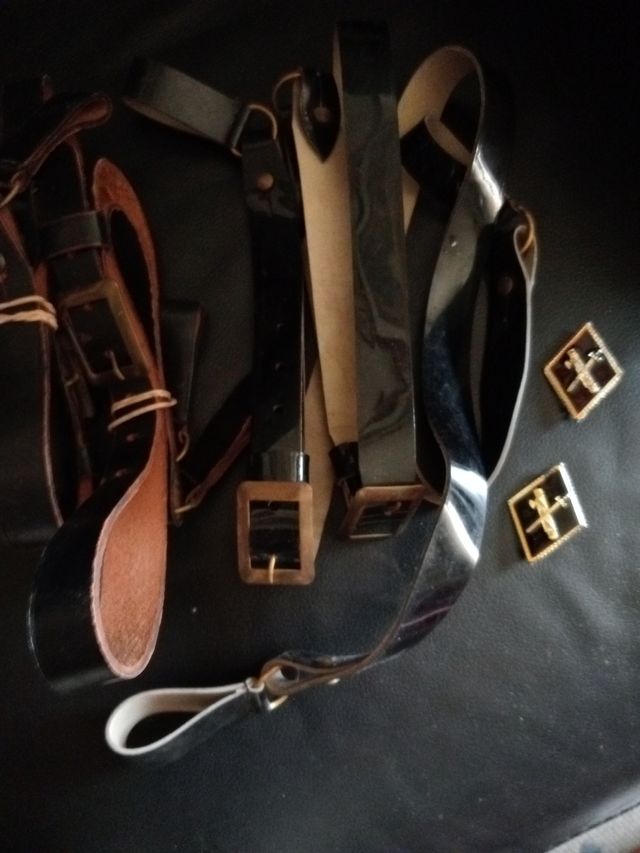 Correajes Guardia Civil Vintage y rombos emblemas.