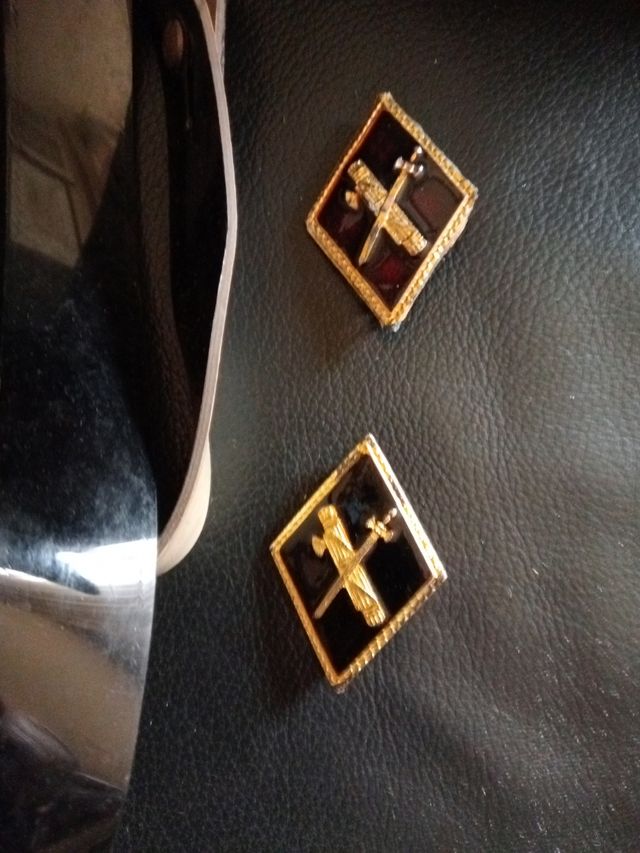 Correajes Guardia Civil Vintage y rombos emblemas.