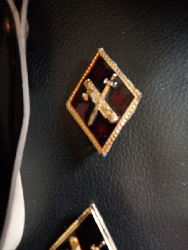 Correajes Guardia Civil Vintage y rombos emblemas.