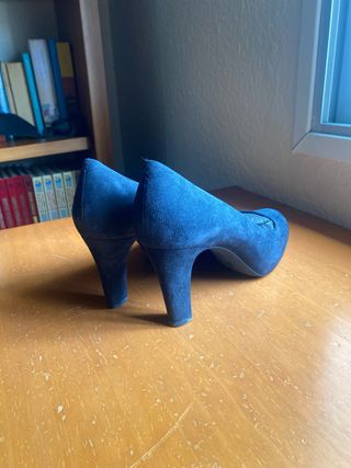 Zapatos Unisa tacón azul marino