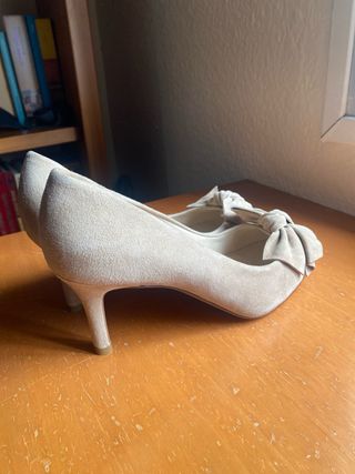 Zapatos beige Latouche - Tacones