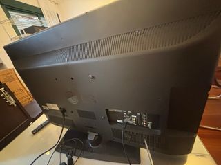 TV LG 37”- Televisión negra