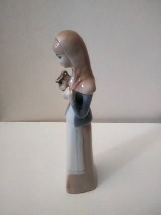 Figurilla Niña - 20cm.
Niña con cántaro 