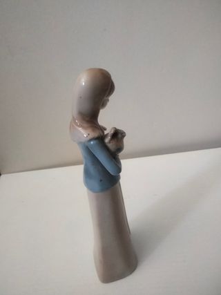 Figurilla Niña - 20cm.
Niña con cántaro 