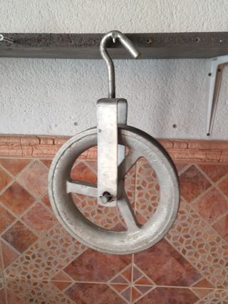 Garrucha metálica antigua