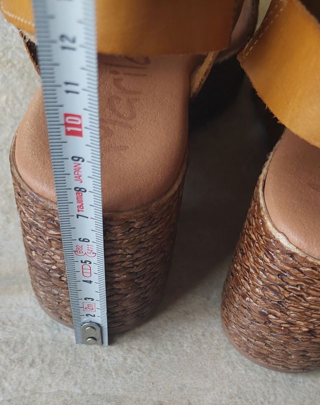 Sandalias cuña piel