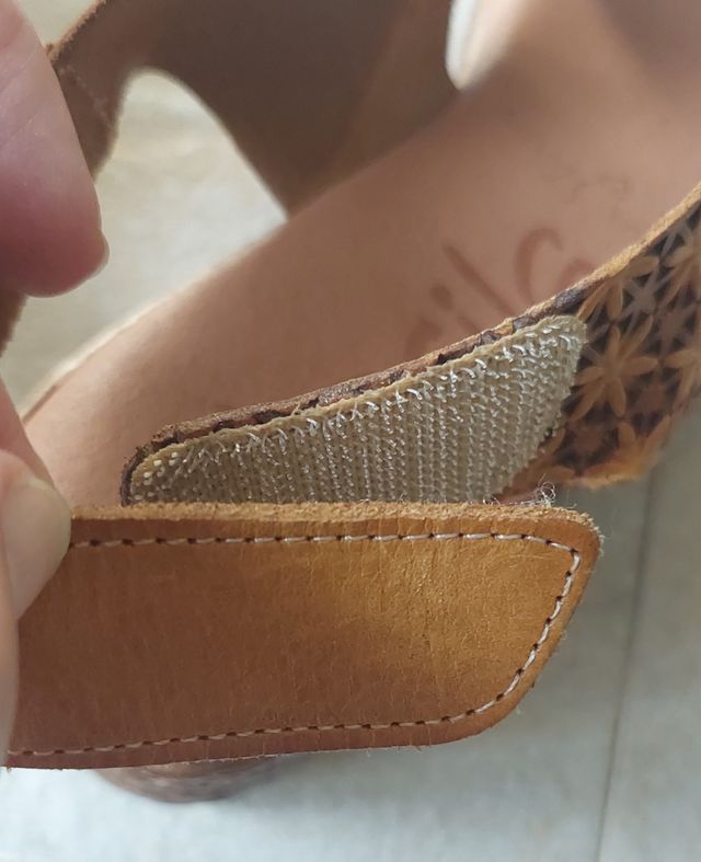 Sandalias cuña piel